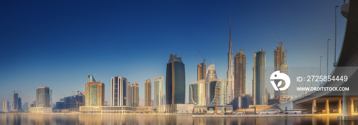 迪拜城市景观和阿联酋商业湾全景