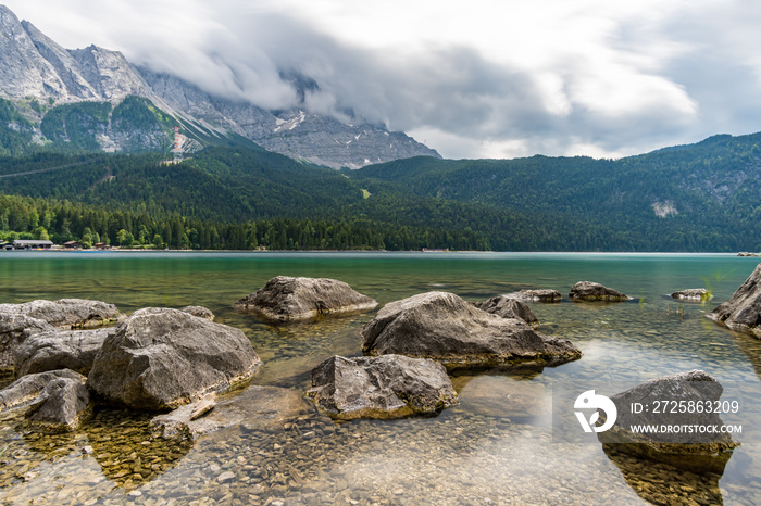 Fantastic round hike around the beautiful Eibsee at the Tiroler Zugspitze Arena