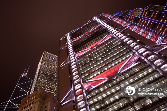 中国香港金钟-公司建筑的天际线，汇丰银行建筑由拱门设计