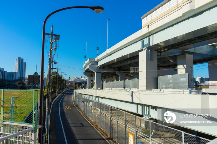 日本东京隅田河附近的现代都市高速路Rte 6号