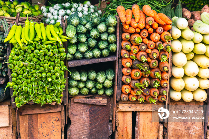 斯里兰卡集市。斯里兰卡户外市场上的热带水果和蔬菜。