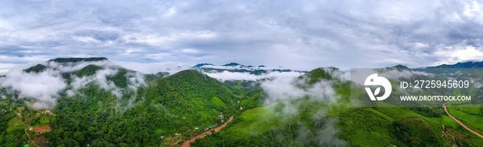 泰国楠府绿色丛林山脉鸟瞰图。