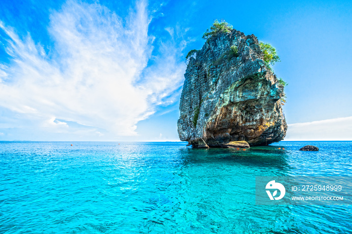 Koh Ha是第五大岛屿，是游泳和冲浪的好地方