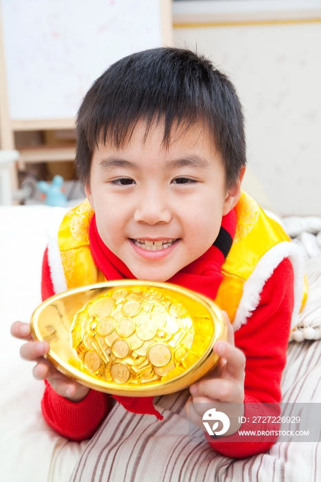 节日中的小男孩