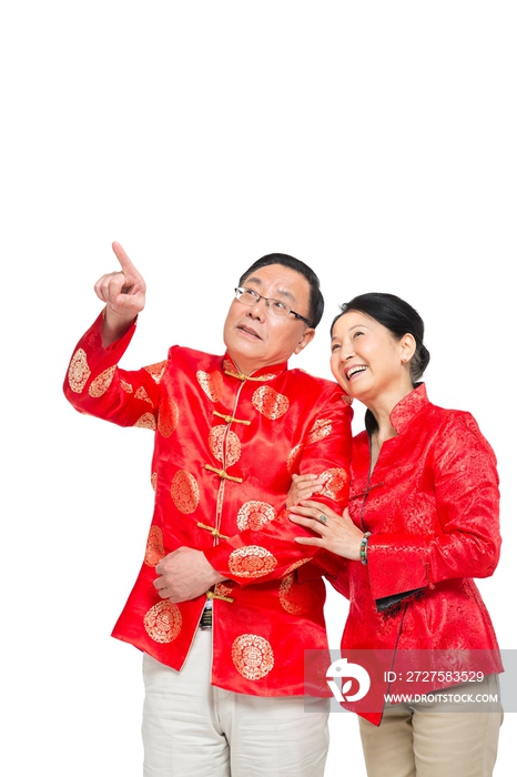 棚拍中国新年快乐的唐装老年夫妻聊天