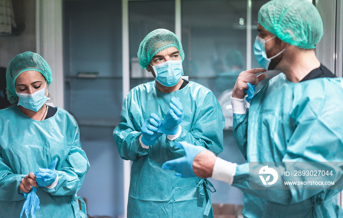 医生和护士准备在冠状病毒大流行期间在医院进行外科手术o