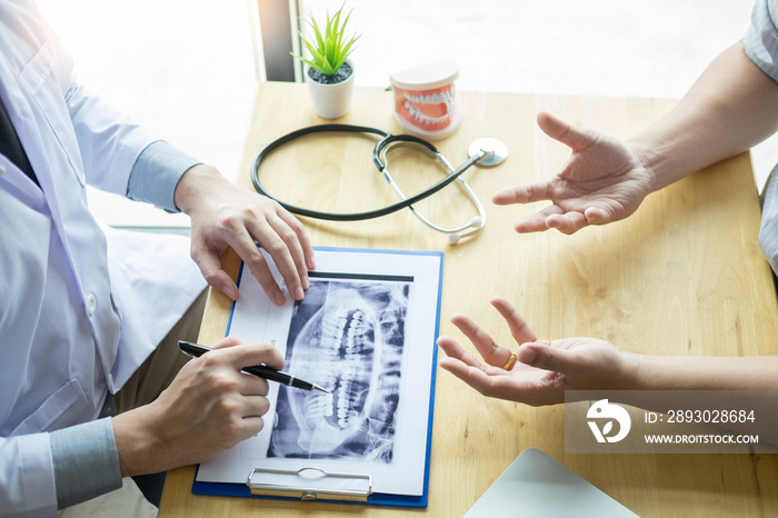 Medical team discussing, health care talking to female patient, Medical conferrence concept, doctor 