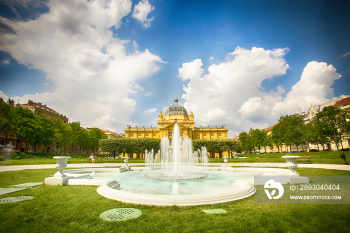萨格勒布国王托米斯拉夫公园-喷泉和艺术长廊