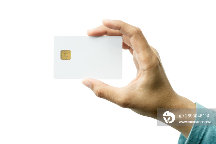白色背景下，一名女子拿着模拟信用卡的特写手。