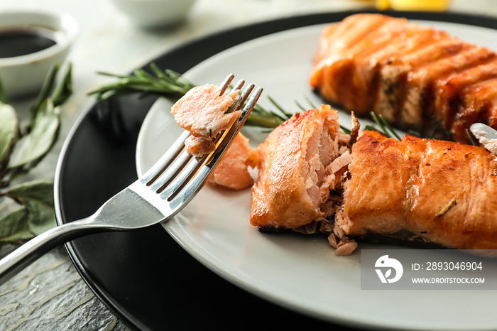 Pieces of tasty grilled salmon on plate, closeup