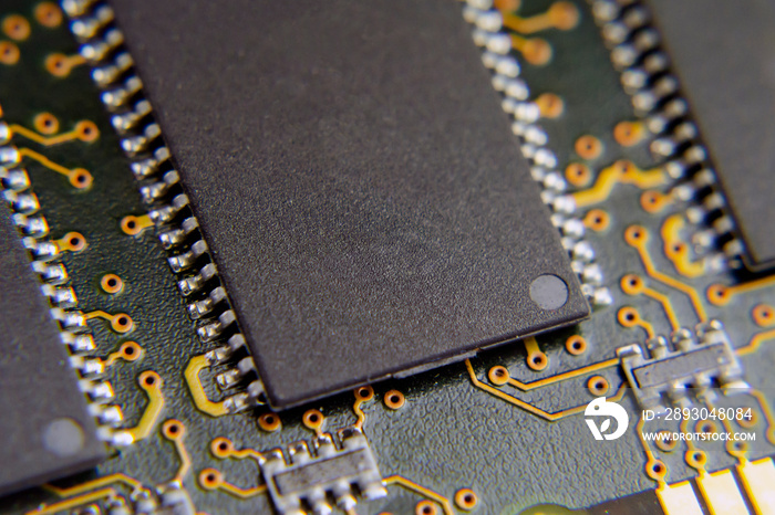 印刷电路板上的DRAM内存微芯片。宏。