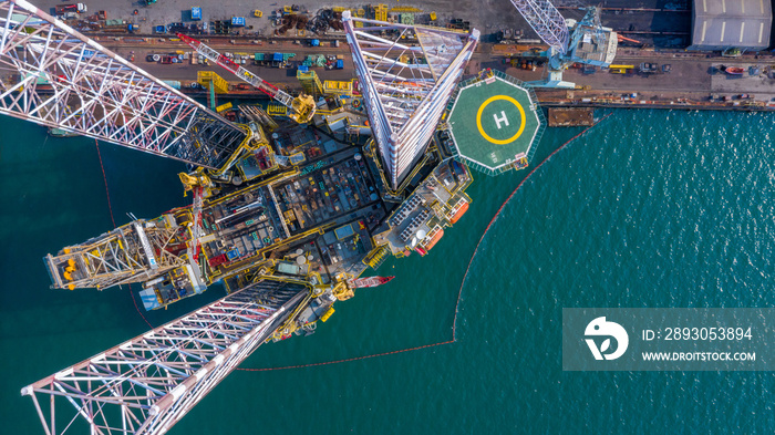 海洋石油和G公司造船厂自升式油气钻机鸟瞰维护维修