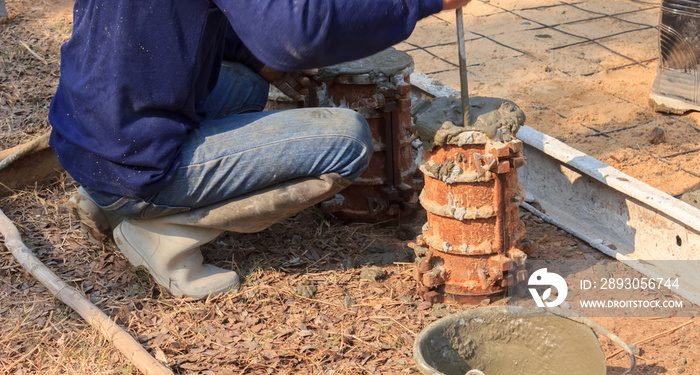 Workers are cement castings for strength testing