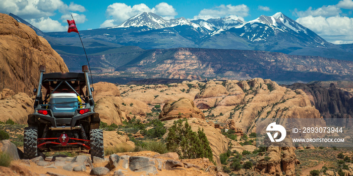 越野车和Moab的La Sal Mountain pano