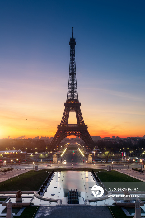 游览法国巴黎埃菲尔铁塔