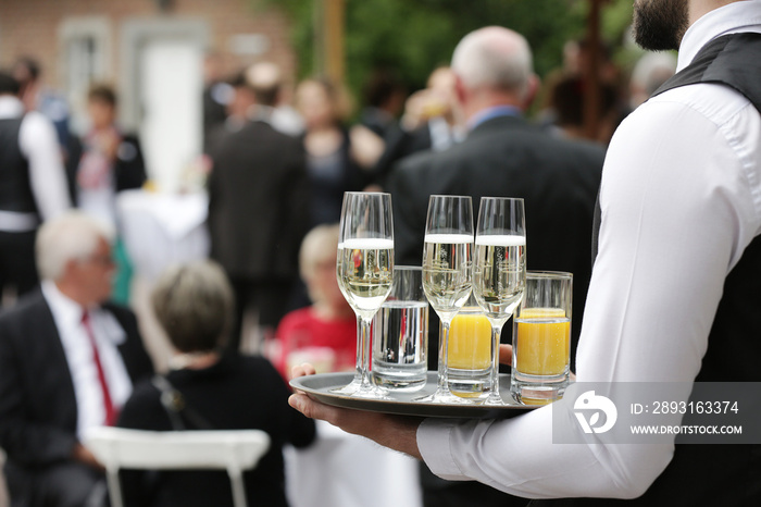 Sektempfang bei einer Hochzeit