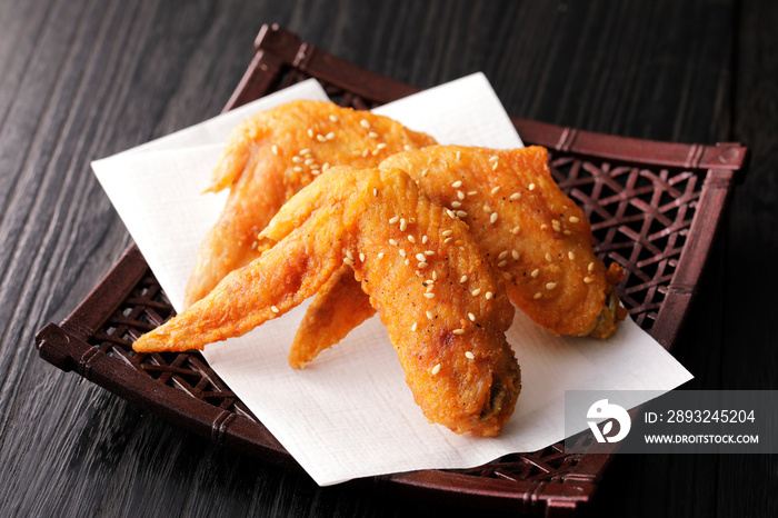 手羽先　Spicy fried chicken wings Tebasaki