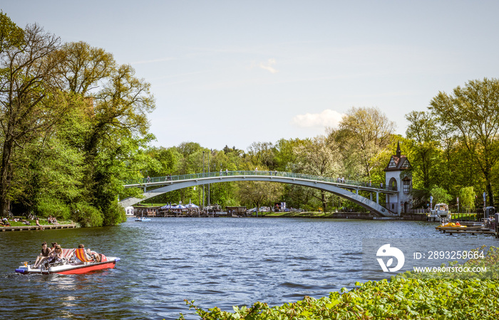 Treptower Park und Brücke zur Insel der jugend