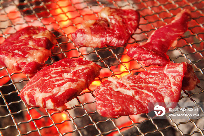 焼き肉　カルビ