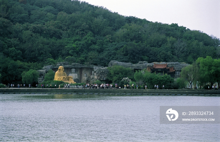 江苏省无锡太湖老子铜像及佛家圣地