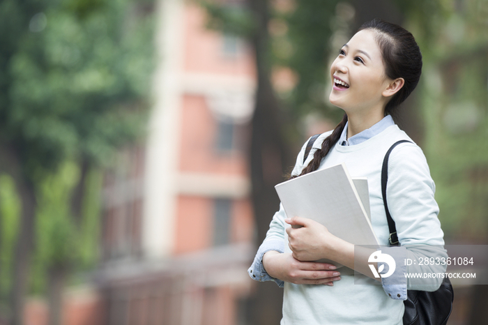 校园里的大学生