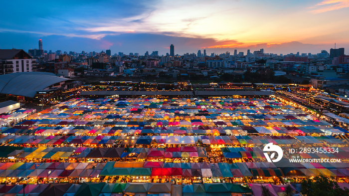 Ratchada火车市场，泰国夜市的帐篷场
