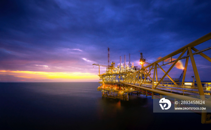 日落后海湾的石油海上自升式钻井平台行业。