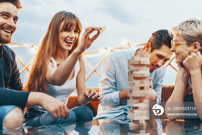 The company of young people playing jenga