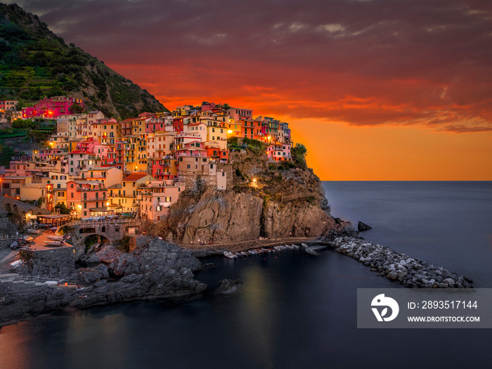 Manarola bei Nacht，Cinque Terre，La Spezia，Ligurien，意大利，欧洲