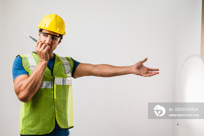 Factory engineers brazil wear yellow uniforms, Put safety equipment wear yellow hats and use radio t