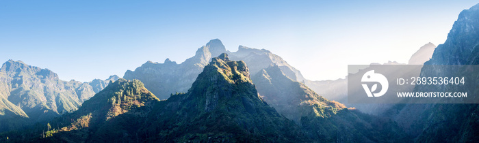 清晨的雾山