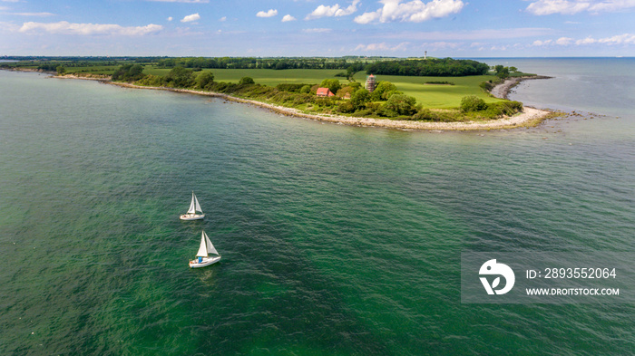 Segelboote vor Fehmarn Ostseeküste Deutschland