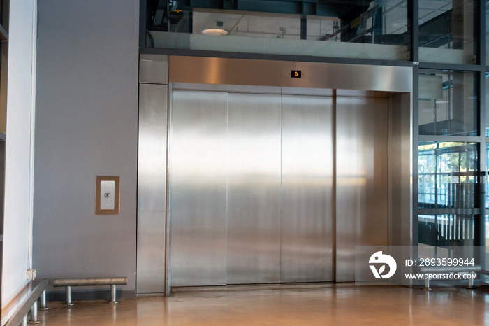 电梯门、服务和货物封闭式电梯、不锈钢电梯