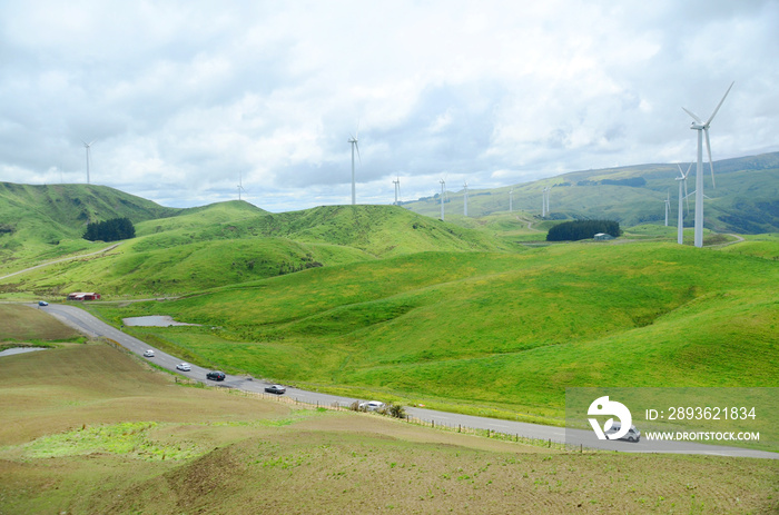 新西兰北岛马纳瓦图Ruahine山脉Te Apiti风电场。