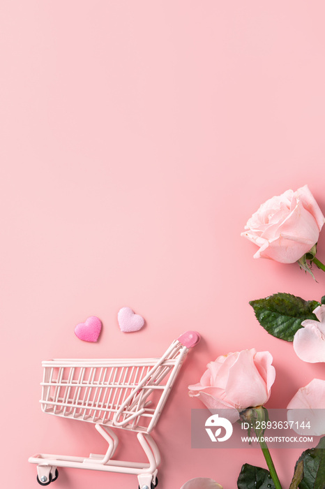 情人节购物设计概念背景，粉色玫瑰花和粉色背景的购物车