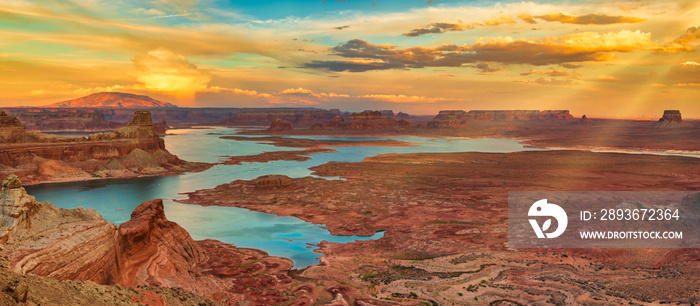 Lake Powell dusk landscape, Utah/Arizona, USA.