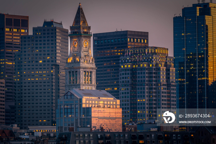 The last minutes of daylight on Boston buildings as it gets darker