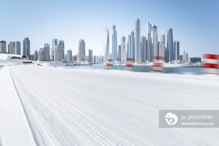 冬季道路和雪与景观