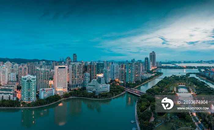 中国厦门白鹭洲公园城市夜景