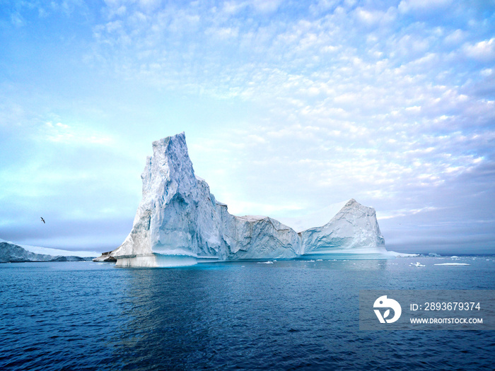 格陵兰岛伊卢利萨特冰峡湾北冰洋上的冰山