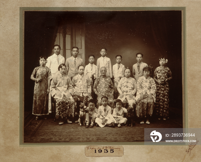 Chinese family Peranakan in Malaysia, 1920 ca