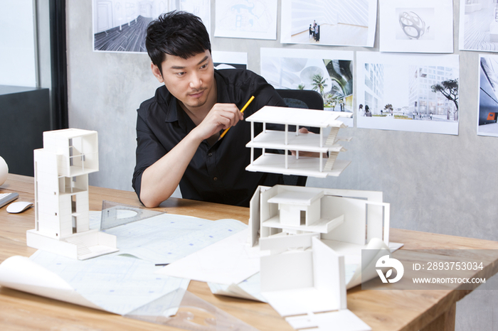 建筑设计师和建筑模型
