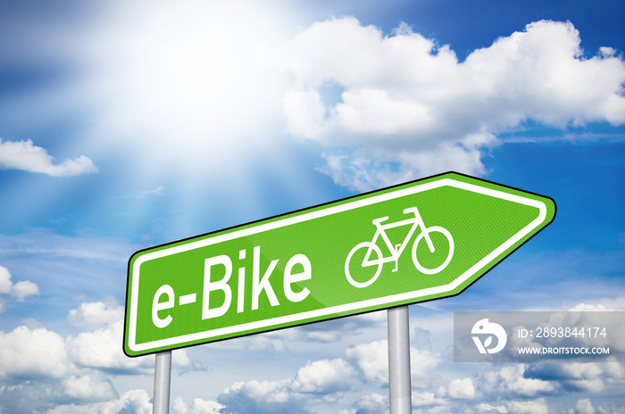 Wegweiser mit E-Bike