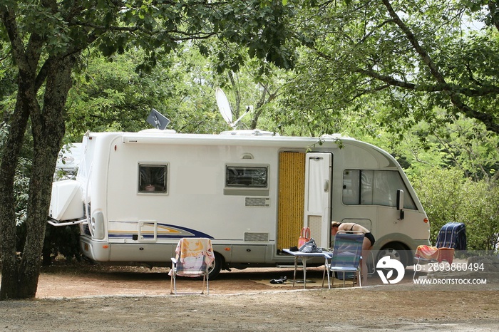 Camping car stationné au Camping.