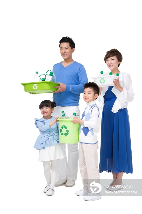 回收空塑料瓶子的节能环保家庭
