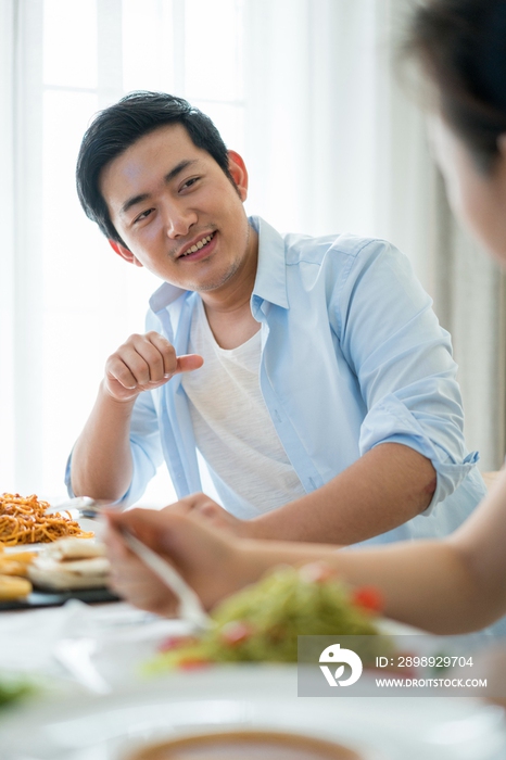 一个年轻男人的休闲生活