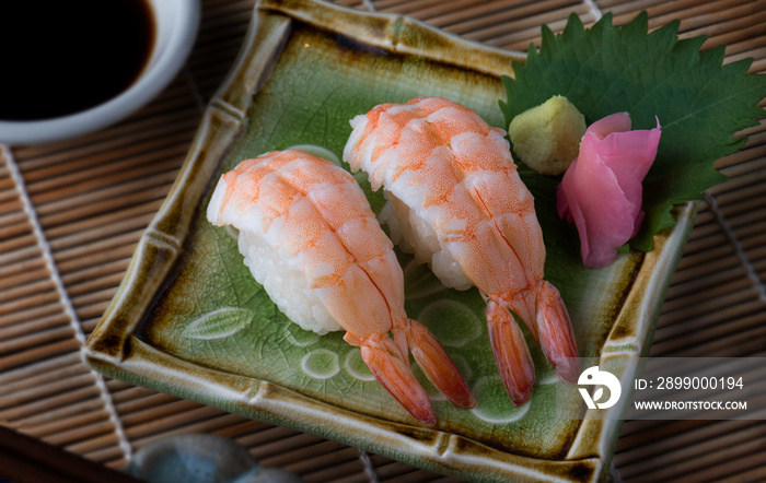 Shrimps sushi serve setting.