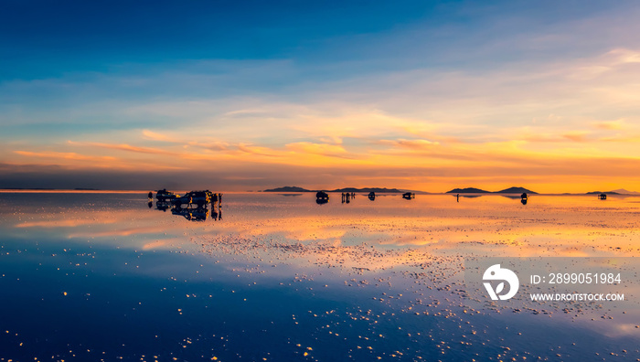 Amazing Salar de Uyuni mirror surface scenery with tourists and cars