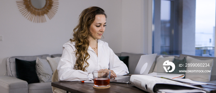 Doing home office during the Corona pandemic - home shooting