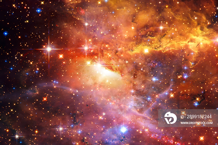 星团和星系。这张图片的元素由美国国家航空航天局提供。